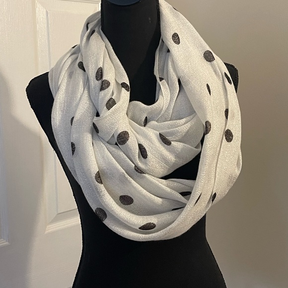 Shimmering Scarf - Picture 1 of 3